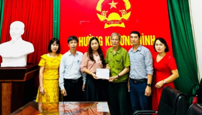 Trường THCS Phú La ủng h? s?chia với nạn nhân v?cháy chung cư mini quận Thanh Xuân.